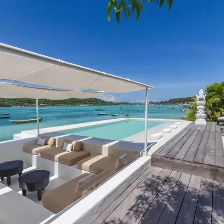 Villa Lagoon - Elegant & Absolute Beachfront In Nusa Ceningan